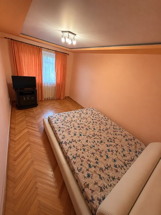 Inchiriez apartament cu 3 camere
