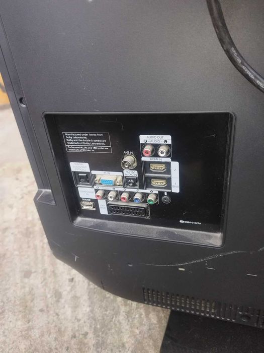 Продавам телевизор цял или за части.