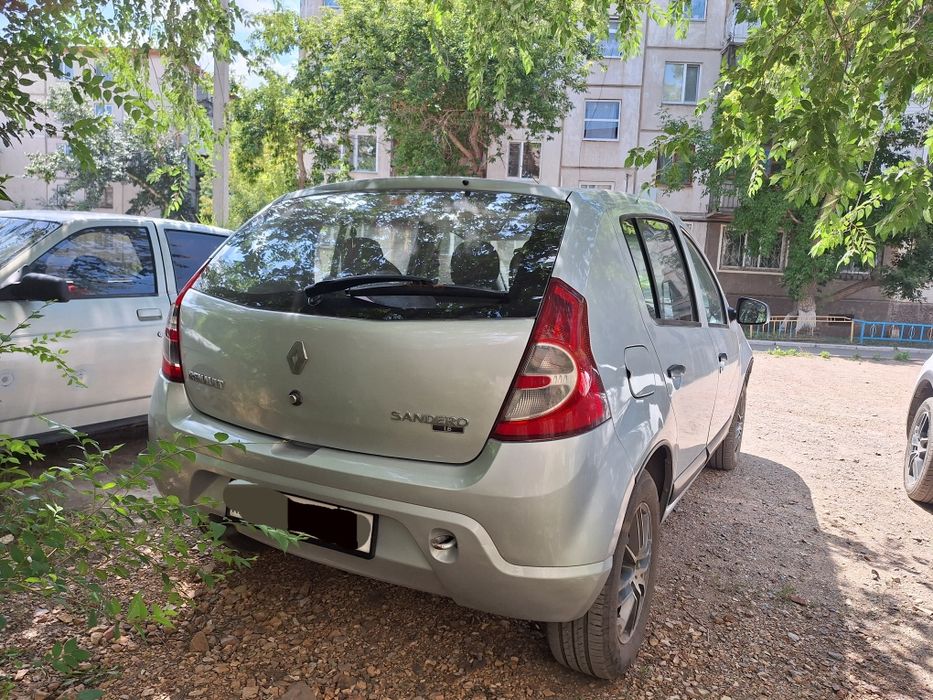 Продаю машину Reno Sandero 2012