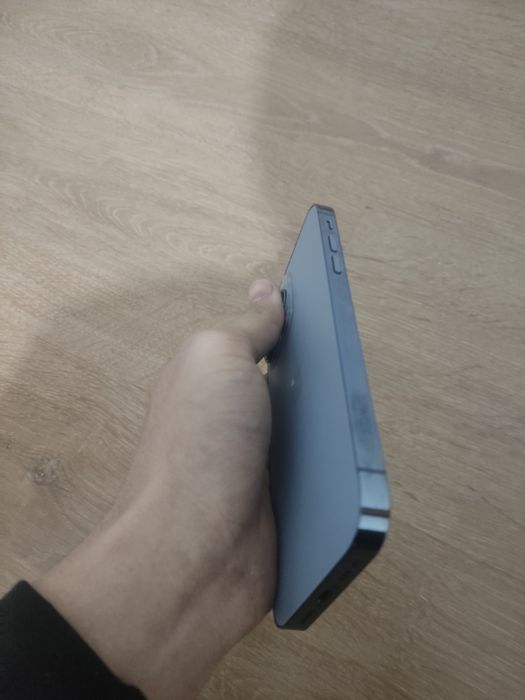 Iphone xr 13 pro korpusda.