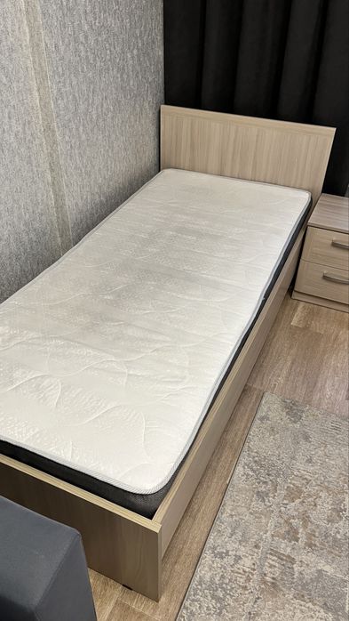 Срочно продам кровать с матрасом