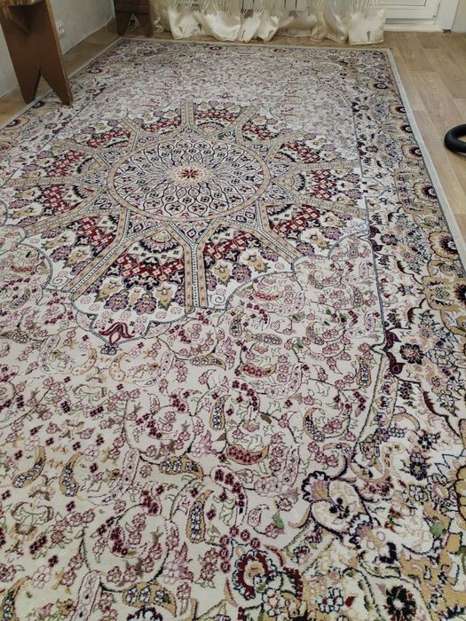 Продам ковёр 2*4