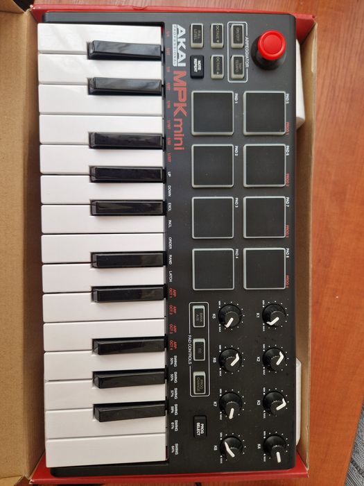 Midi-контроллер, Миди-клавиатура AKAI PRO MPK MINI MK2