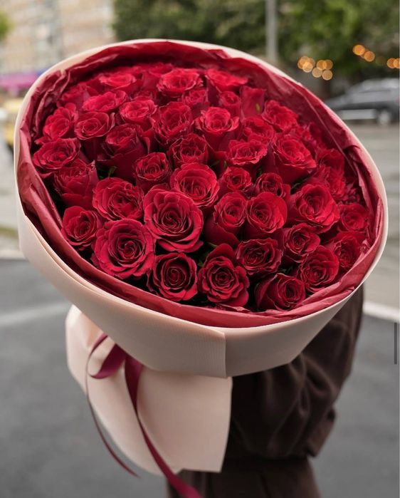 Цветы , ,букеты роз , пионы , тюльпаны