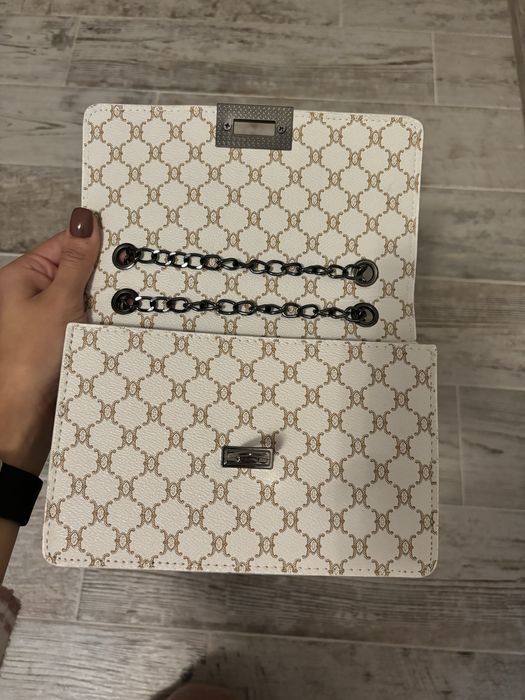 Чантичка чанта бежова кафява бяла