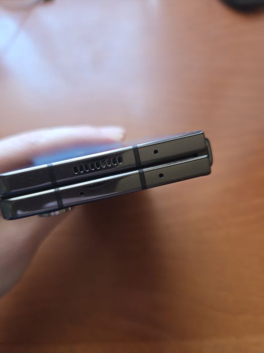 Samsung Galaxy Z Fold5 с кутия