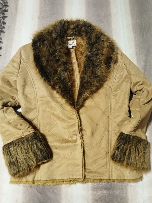 Дамско естествено късо палто