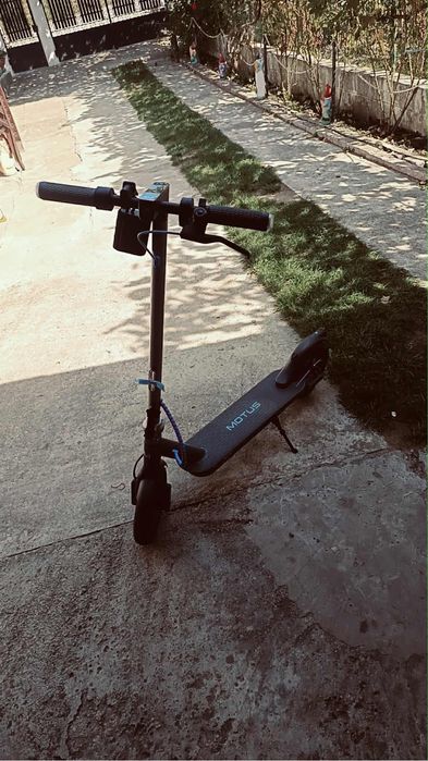 vand trotineta electrica motus