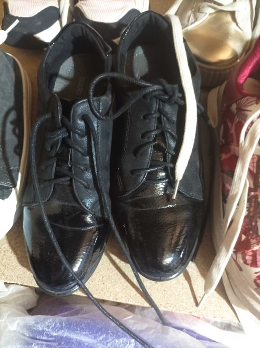 Обувки спортни и запазени
