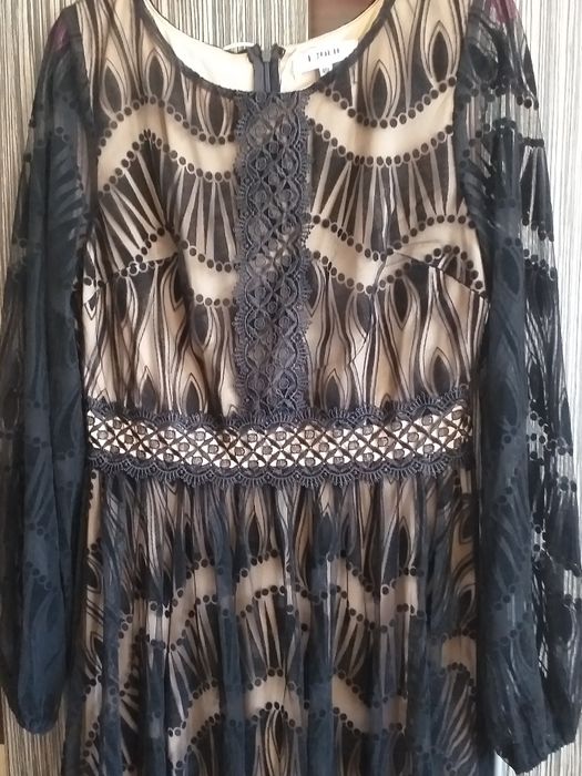 Rochie elegantă din tiul cu inserții de catifea