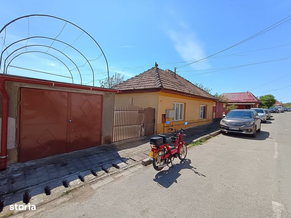 Casa cu 3 camere si garaj / str. PACII