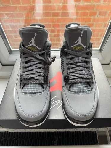 Sneakers Jordan4 Cool Grey cu eticheta (nu Nike, Gucci, Adidas, Balenciaga)