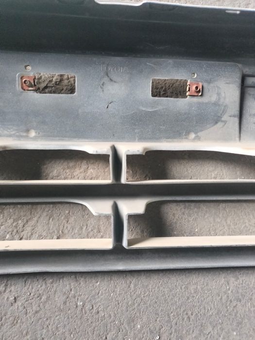 Тойота камри 20,  передный бампер оргиналь