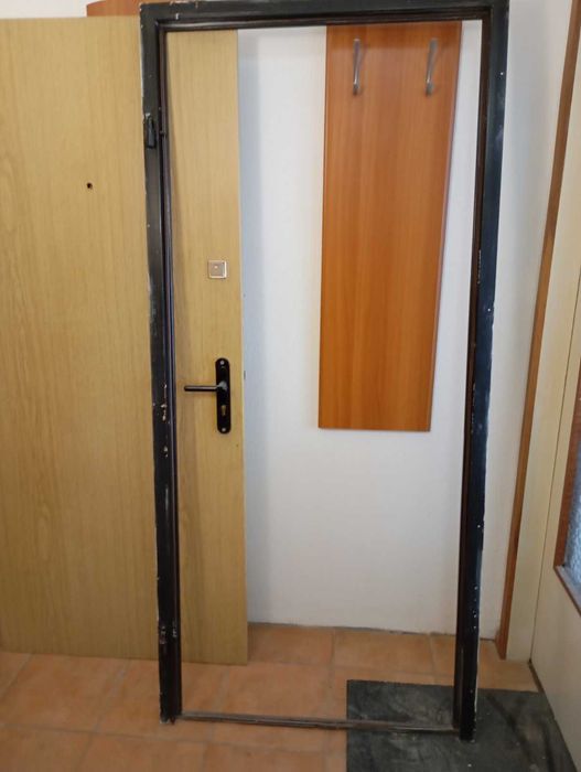 метална входна врата