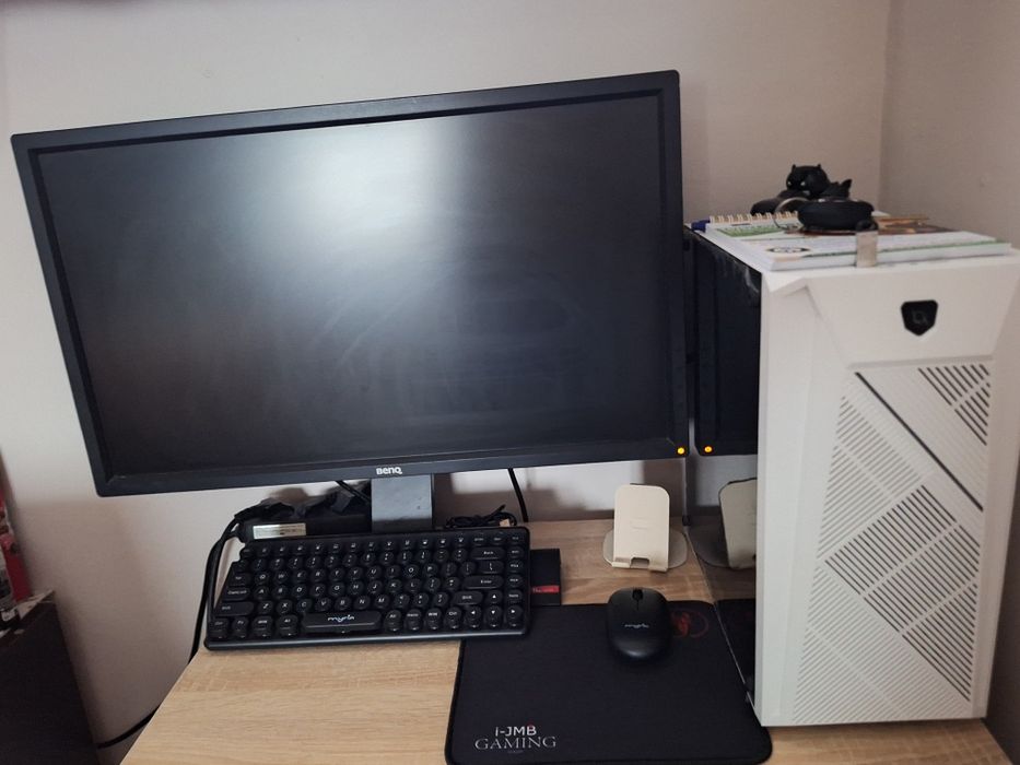 Vând PC complet AQIRYS 16 GB RAM 1TStocare XFX