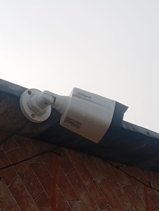 Vând sistem de supraveghere Hikvision