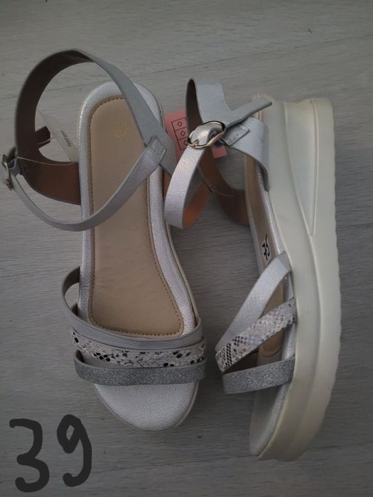 Vând pantofi dama 35lei bucata ,noi