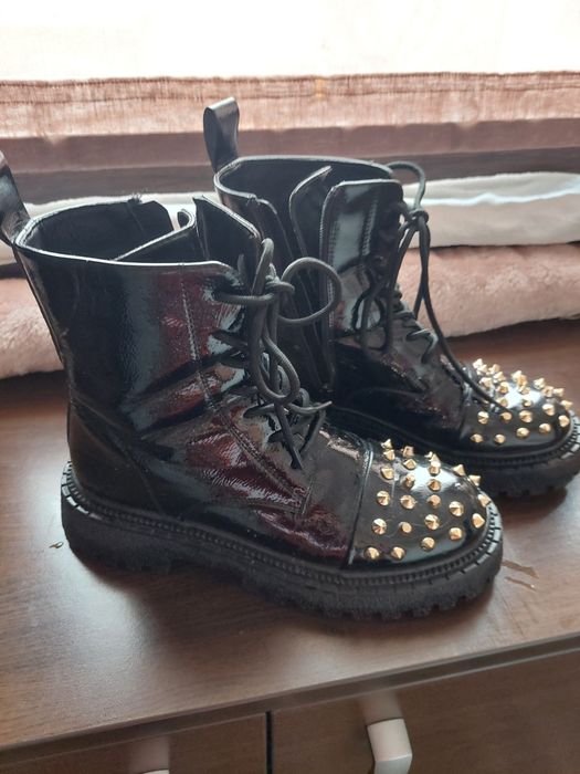 Ghete negre nr.37 și nr. 38