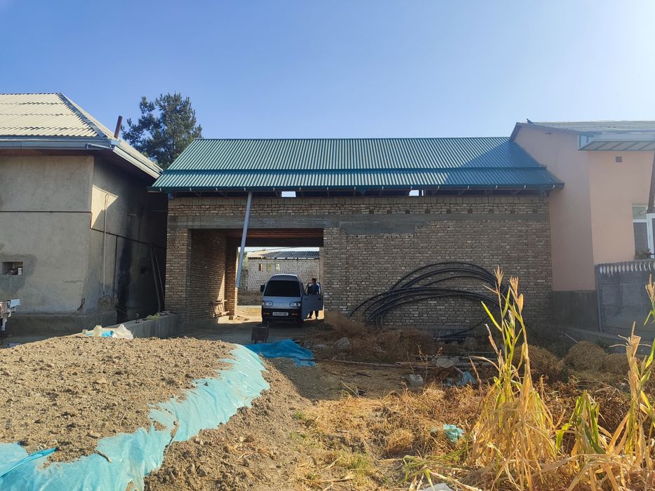 9.5 sotixli hovli 1 xona darvozaxonali uy