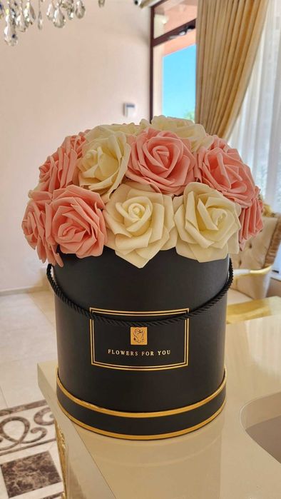 Украса, статуетки, цветя, вази