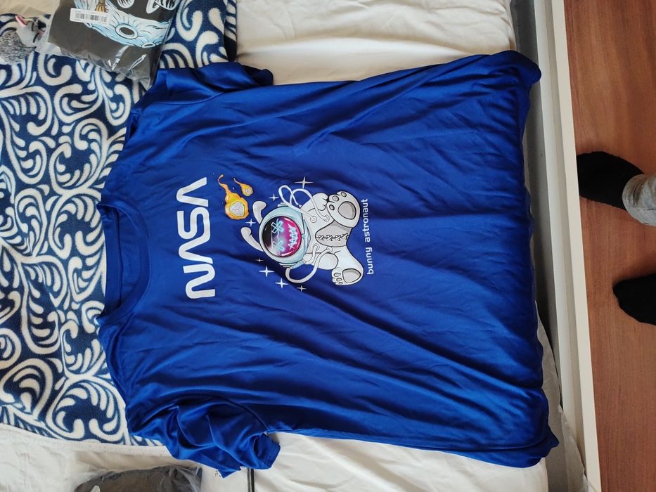 4 броя нови тениски XL - Полиестер - отстъпка при обща поръчка.