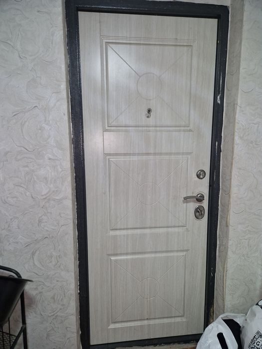 Продам входную дверь