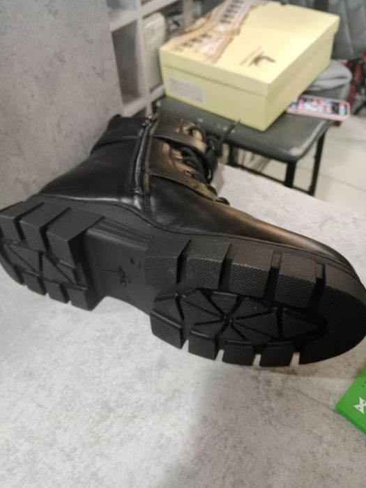 Продам женскую обувь