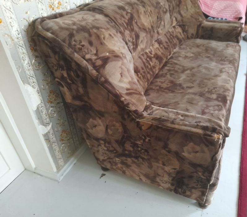 Б/У Диван Коричневого Цвета