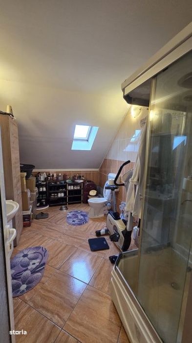 Casa cu mansarda  – Zona Aquastar, str. Gorunului