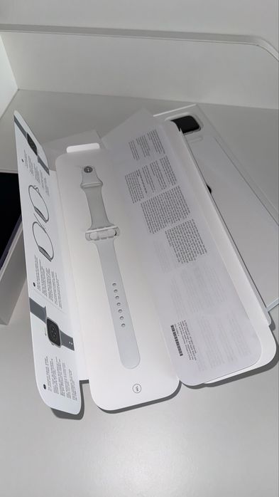 iPhone 11 purple 64GB + Apple Watch SE 40 mm слушалки и зарядно айфон