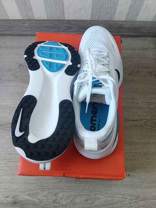 Нови маратонки NIKE