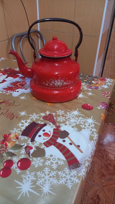 Vand vas/ ibric metalic emailat cu capac,capacitate 2,5 l maxim,termic