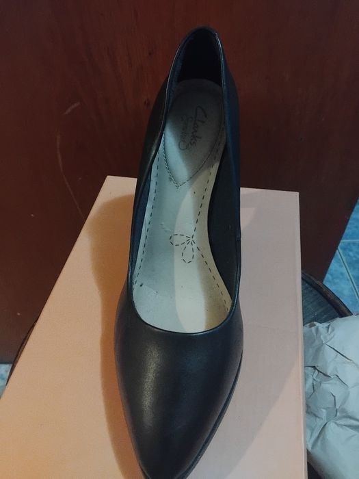 Vand pantofi piele