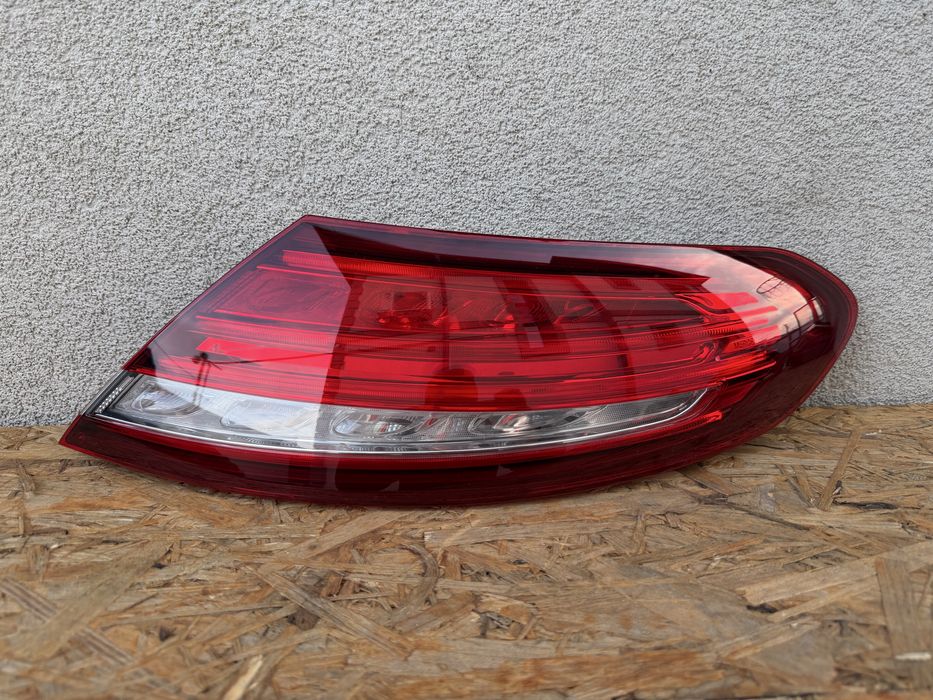 Stop tripla lampa dreapta aripa caroserie Mercedes C Class W205 Coupe