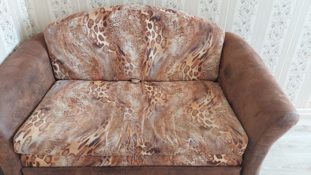 Продам диван раскладной на 2 спальных места