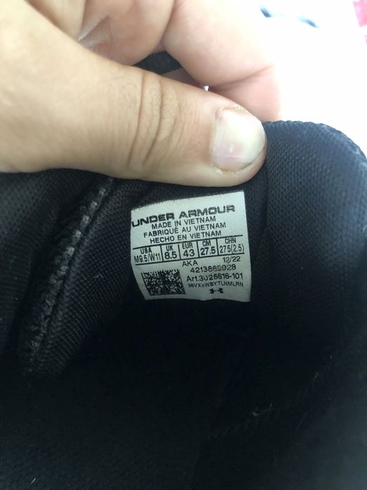 Under Armourt обувки нови и оригинални 43