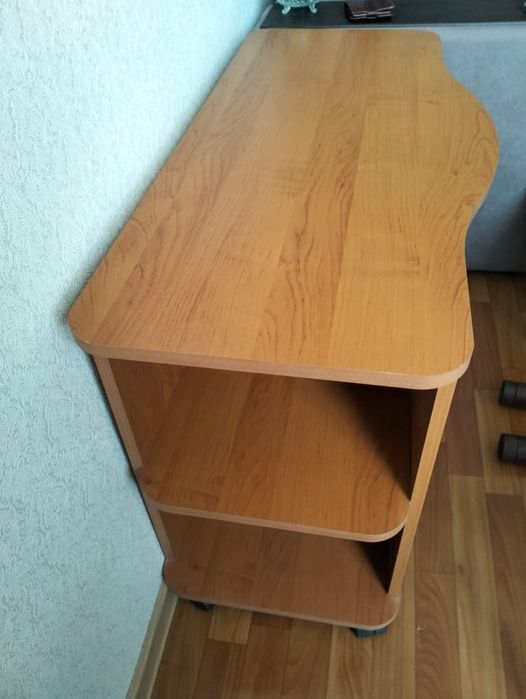 Продам под телевизор тумбочку