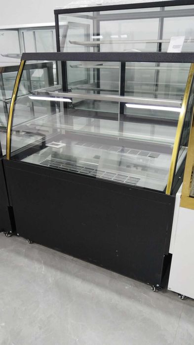 Новый витринный холодильник