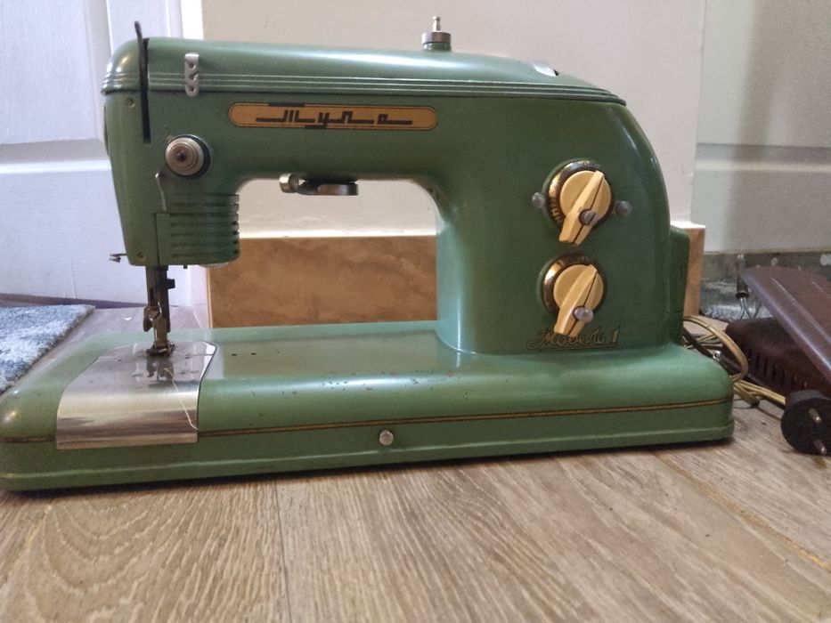 Vind mașină de cusut electrica 300 Lei