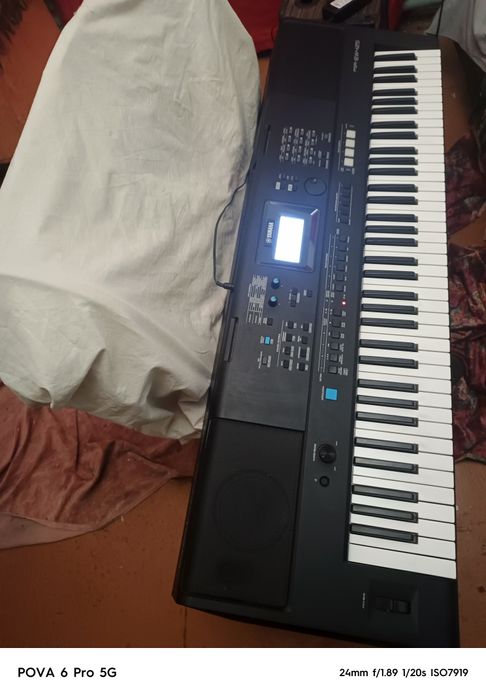 Yamaha PSR EW 425
