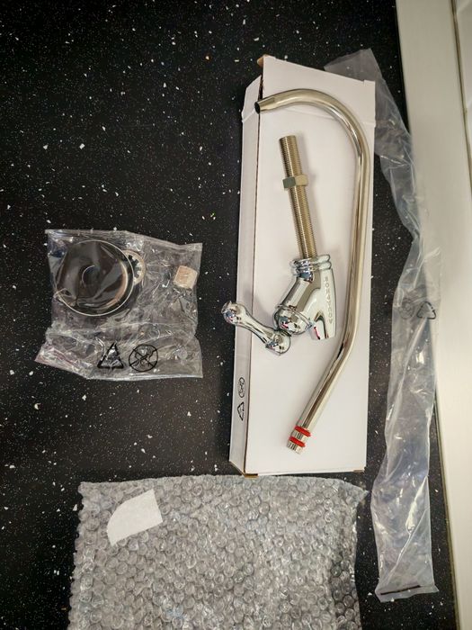 Baterie sistem filtrare apă potabilă sub chiuveta (compatibila cu sisteme de filtrare a apei tip ultrafiltrare, osmoza inversa etc.)