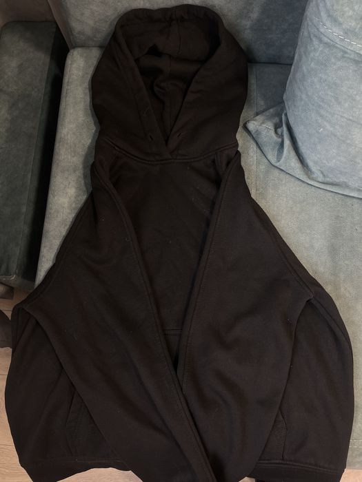 Продаю худи черное