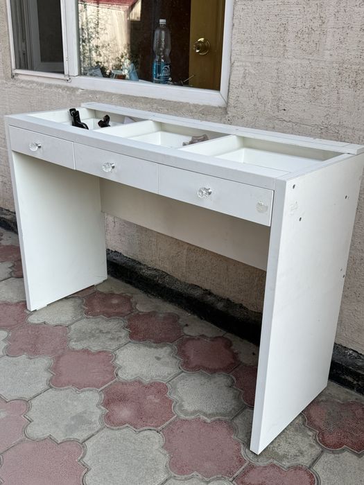 Продат туалетный столик