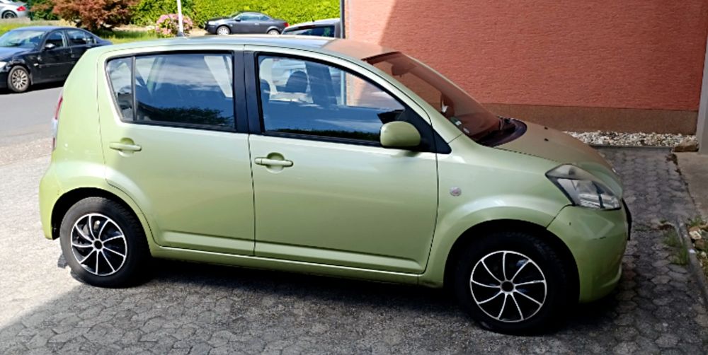 DAIHATSU Sirion