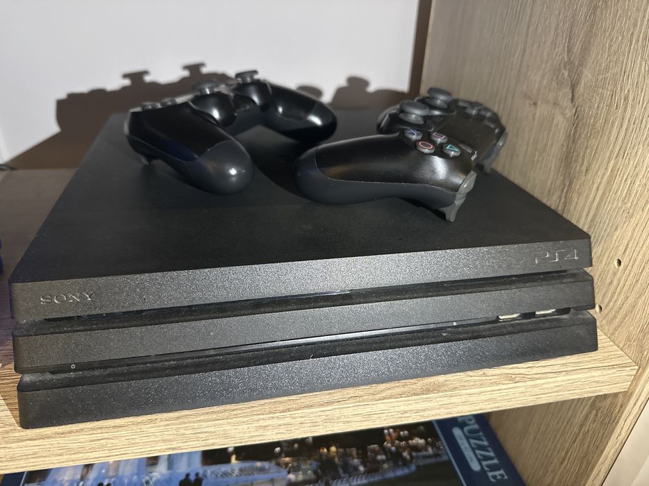 PS4 pro in stare impecabila