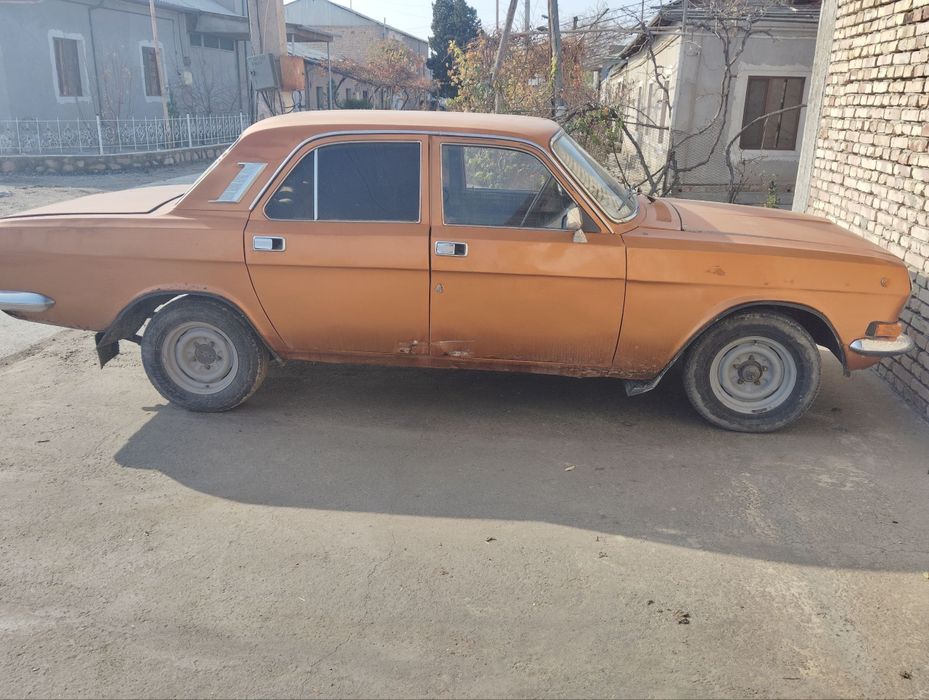 Волга 2410 золотой
