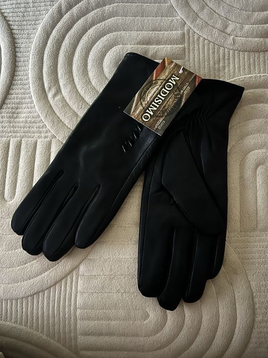 Кожени ръкавици и протмоне