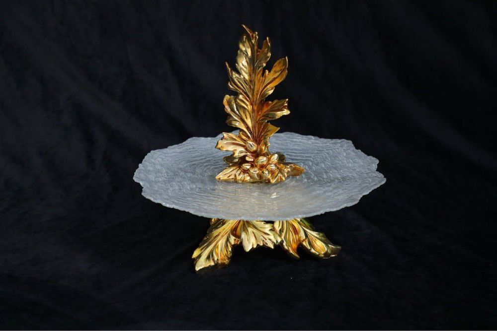 Прокат : стол, стул и посуда