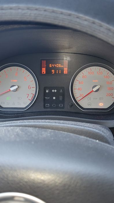 Particular, vând auto Logan 2011.