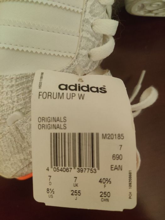 Адидас кроссовки оригинал
